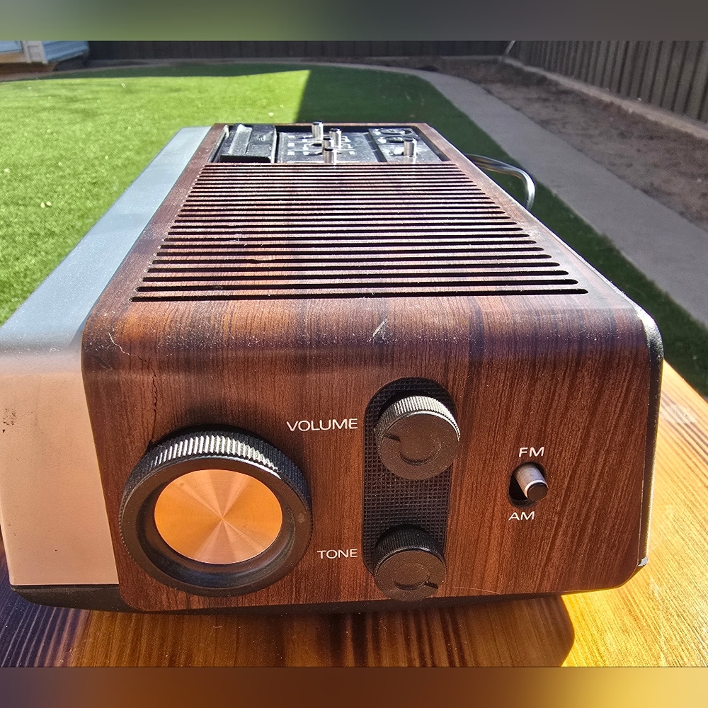 TG&Y Electronic Clock Radio/Alarm - Picture 4 of 8